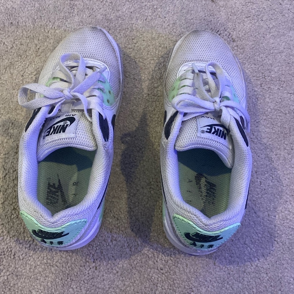 Nike tennis shoes - Picture 3 of 4